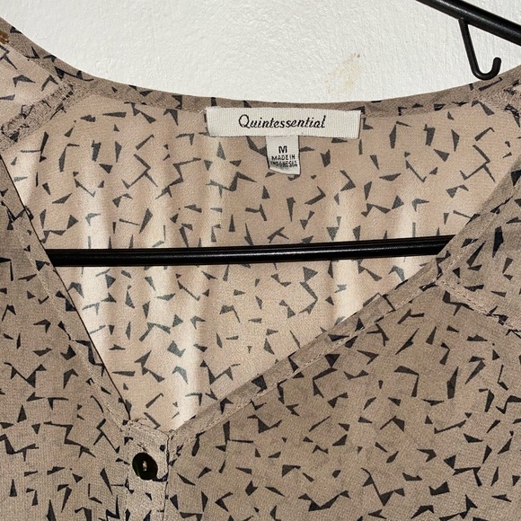 ⭐️💸Quintessential Top - Picture 2 of 3